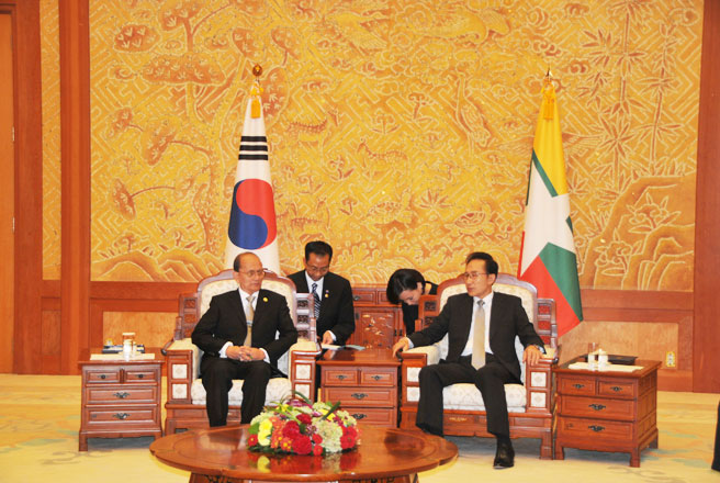 Thein-Sein-held-discussions-with-Lee-Myung-bak