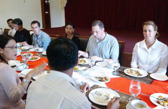 Dinner-hosted-by-US-envoy-for-local-youths-in-Sittwe