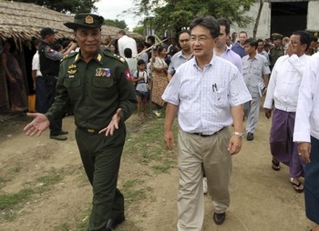 In this Sept. 8, 2012 photo, .Joseph Y.Yun, right, the US deputy assistant secretary of state for East Asian and Pacific Affairs, and Myanmar’s Border Affairs Minister Lt. Gen. Thein Htay, left, visit the Mingan Rakhine refugee camp, in Sittwe, Rakhine State, western Myanmar. (AP Photo/Khin Maung Win)