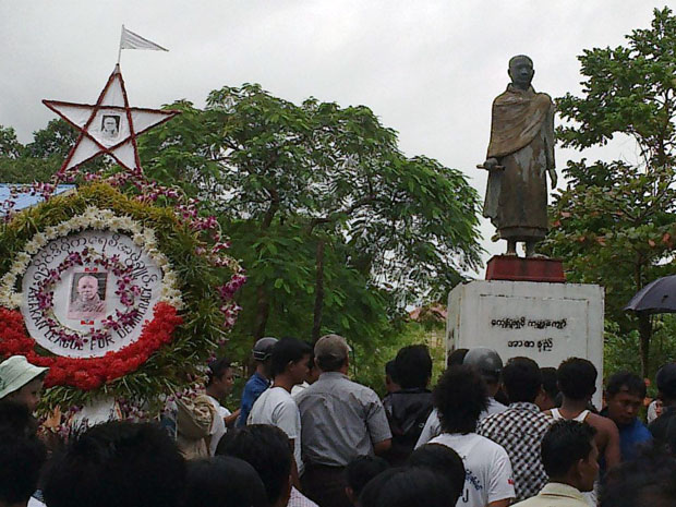 ယခုနှစ် စစ်တွေတွင် ကျင်းပနေသည့် ဆရာတော် ဦးဥတ္တမနေ့ အခမ်းအနားမှ ဓါတ်ပုံများ ဖြစ်ပါသည်။