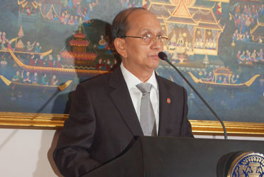 Thein-Sein-in-Thailand-July-2012_s