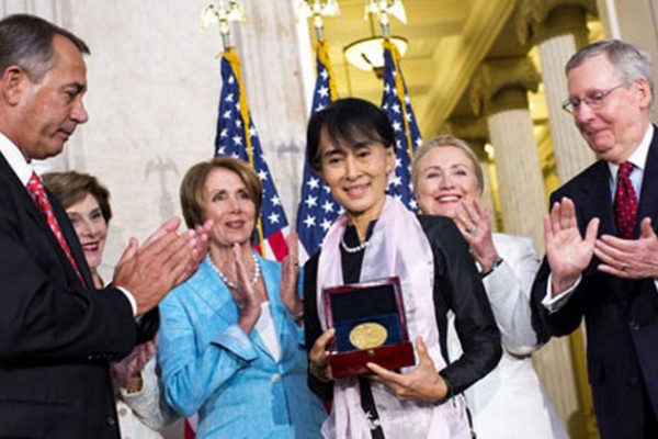 aung-san-suu-kyi-awarded_600_400