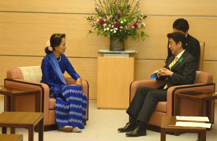 Myanmar opposition leader Aung San Suu Kyi, left, meets with Japan's Prime Minister Shinzo Abe in Tokyo on April 18, 2013. Photo News and Information Department of NLD / Facebook