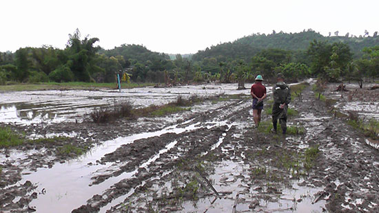 ရေကြီး၍ နေအိမ်များပျက်စီးသွားသော အောက်ကျောက်ခက်ရွာ