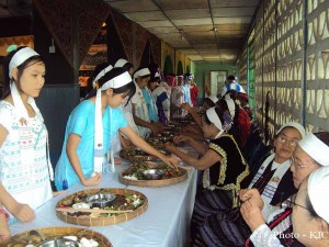 Hpa-an-Kare-wrist-tying-ceremony