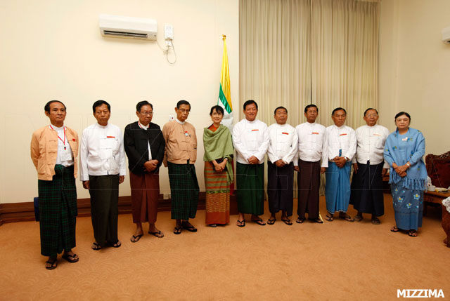 Suu-Kyi-with-Election-Commission