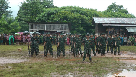 ကရင်နီပြည်တပ်မတော်နေ့ အခမ်းအနားတွင် ငြိမ်းချမ်းရေး ယူထားကြသည့် လက်နက်ကိုင် အဖွဲ့အစည်းများ လည်း တက်ရောက်ခဲ့ကြပါတယ် (ဓါတ်ပုံ-ကေတီ)