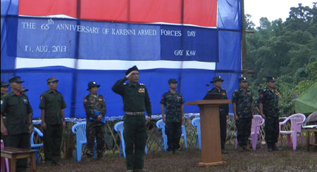 ကရင်နီပြည်တပ်မတော်နေ့ အခမ်းအနားတွင် ငြိမ်းချမ်းရေး ယူထားကြသည့် လက်နက်ကိုင် အဖွဲ့အစည်းများ လည်း တက်ရောက်ခဲ့ကြပါတယ် (ဓါတ်ပုံ-ကေတီ)