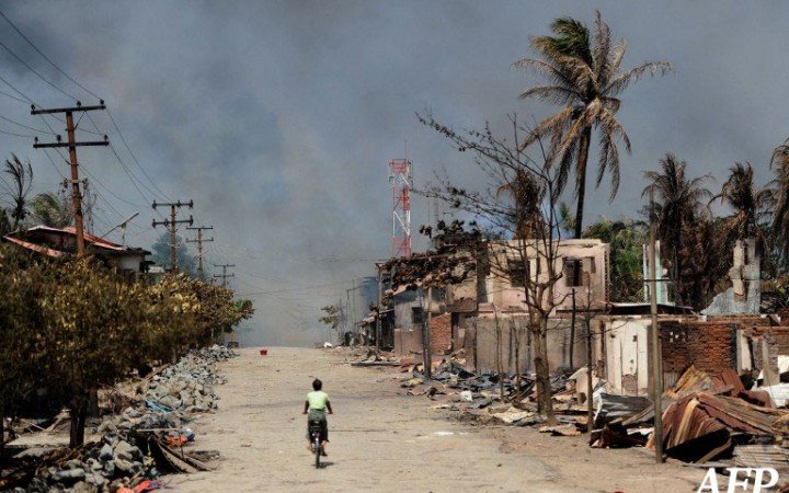 burned-houses-amid-ongoing-violence-in-sittwe-rakhine