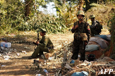 Rebel Kachin Independence Army (KIA) 3rd Brigade soldiers stand guard as they secure an area on Hka Ya mountain in Kachin province on January 20, 2013. Kachin ethnic minority rebels in war-torn northern Burma accused the military of launching a fresh attack on January 20, just days after a ceasefire pledge by the country's reformist government. AFP PHOTO