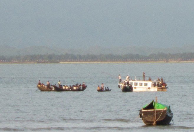 boatloads-of-burmese-refugees-rohingya