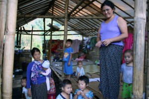 Kachin-Displaced-villagers-in-temporary-shelter