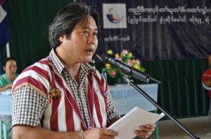 Padoh-Saw-Hla-Tun-speaking-at-Karen-Unity