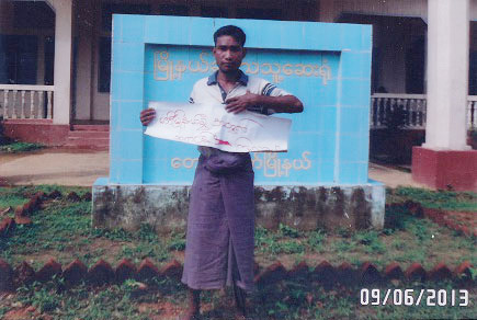 Protester-Taungup-hospital