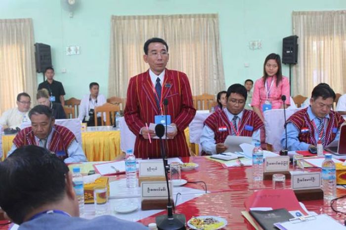 ပထမနေ့ဆွေးနွေးပွဲတွင် ခူဦးရယ် တင်ပြနေပုံ (ဓါတ်ပုံ - KNPP) 