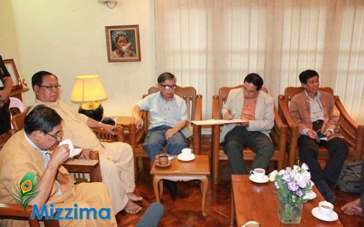 RCSS/ SSA chairman Lt-Gen Yawd Serk [Ywet Sit], second from left, meets with Shan Herald News Agency editor Khun Sai (center) and SNLD chairman Khun Htun Oo, second from right, at the SNLD office on June 12, 2013. Photo: Hong Sar / Mizzima