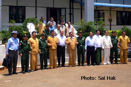 Representatives of the SSPP/SSA and government peace negotiators at Tangyan (Photo: Sai Hak)