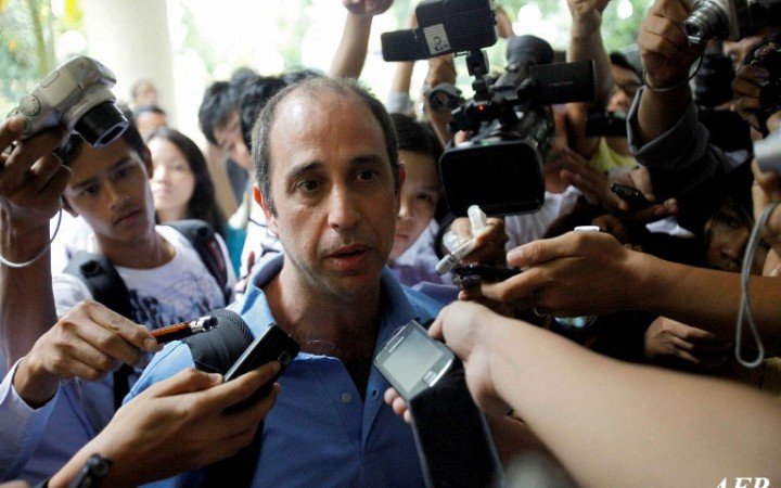 UN Special Rapporteur Tomas Ojea Quintana talks to the media as he leaves a press briefing on the situation of the restive Rakhine state held in Yangon on July 30, 2012. AFP