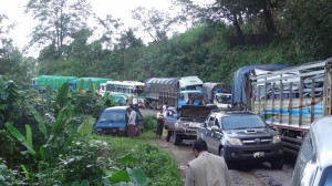 traffic-on-Myawaddy-Kawkareik-road