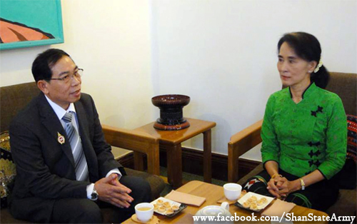 Meeting between Lt-Gen Yawdserk, chairman of the Restoration Council of Shan State / Shan State Army (RCSS/SSA) and Aung San Suu Kyi, the leader of Nationalities League for Democracy (NLD) (Photo: Shan State Army)