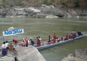 Anti-dam-poster-on-Salween-River-photo-KESAN