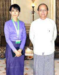 နိုဘယ်လ် ဆုရှင် ဒေါ်စုနှင့် နိုဘယ်လ်ဆု ရှင် အမည် စာရင်း တင်သွင်းခံရသူ သမ္မတ ဦးသိန်းစိန်။