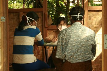 A doctor meets with patients at an HIV/AIDs clinic run by Médecins Sans Frontières (MSF) in southern Myanmar. [Photo: Veronique Terrasse/MSF]