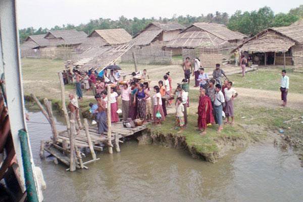 ကုန်းကောက်စရာ မရှိအောင် ဆင်းရဲနေကြသော ရခိုင်ပြည်သူများ၏ ဘဝ (ဓါတ်ပုံ- နိရဥ္စရာ)