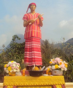 Statue-of-Zwekabin-Kyaw-lay