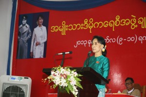 Suu-Kyi-speaking-at-NLD-Congress-on-Saturday