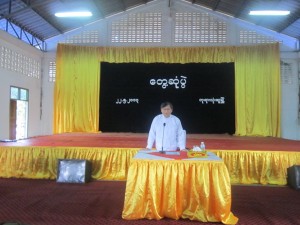 ကရင်ပြည်နယ်ဝန်ကြီးချုပ် မိန့်ခွန်းပြောကြားနေစဉ်(IMNA)