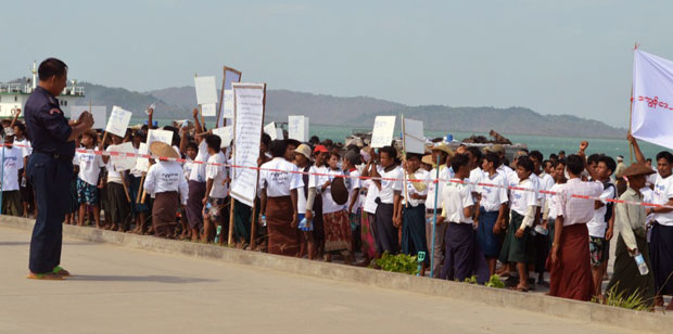 Protest-Against-the-Shwe-Gas-Project-CNPC-Maday