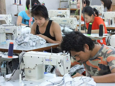 factory-workers-in-Mae-Sot s