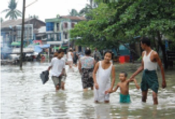 မေလ ၂၆ ရက်နေ့က စစ်တွေတွင် ရေကြီးနေမှုကို အစိုးရ သတင်းစာများတွင် ဖေါ်ပြထားစဉ်။