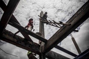 Burmese-migrant-worker-at-construction-site