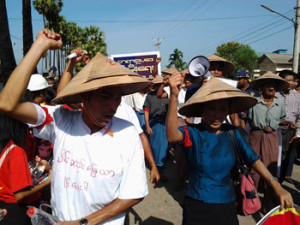 Protesting-farmer-at-Dawei-town