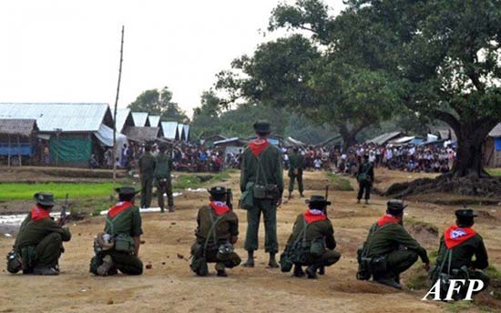 myanmar-security-force-at-idp-camp-in-rakhine