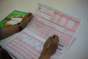 a person filling out the census form