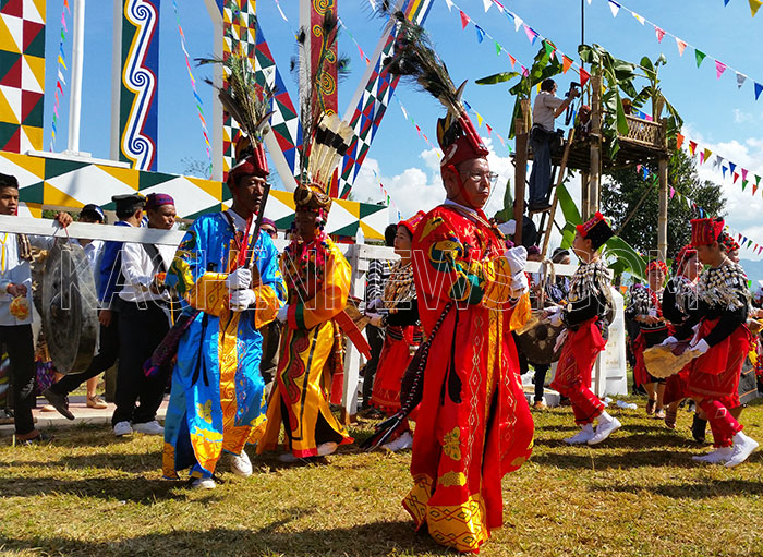 Kachin in Thailand Celebrate Kings Birthday with Manau Festival