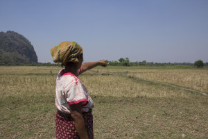 Naw Bway Paw, pointed to her confiscated land (Photo-Karen News)