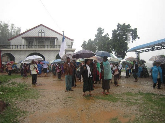 စစ်ပွဲများရပ်တန့်ရေး ကချင်နှစ်ခြင်းအသင်းတော်များဆုတောင်းပွဲပြုလုပ် (ဓါတ်ပုံ-မိုင်းပေါ်သား)