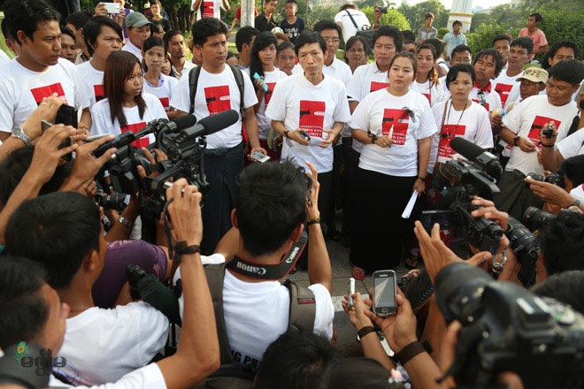 Demonstrators Mark UN Day to Protect Journalists