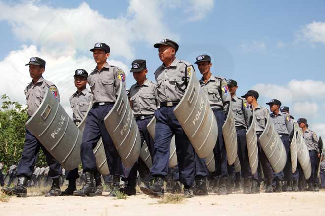 Myanmar-Police