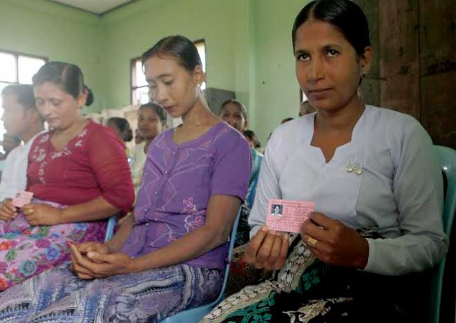 Bangali-people-received-citizenship-in-Rakhine-State1