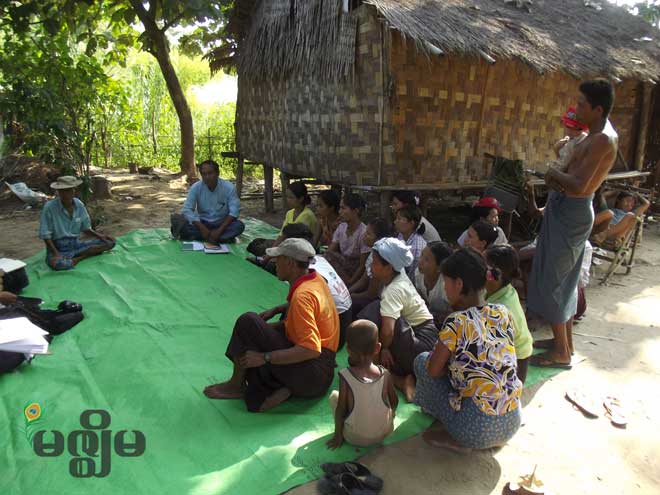 အခုလ ၁၅ ရက်က စက်မှုဇုန် ကော်မတီဥက္ကဋ္ဌနှင့် ကျူးကျော် အိမ်ပိုင်ရှင်များ တွေ့ဆုံစဉ်။ 