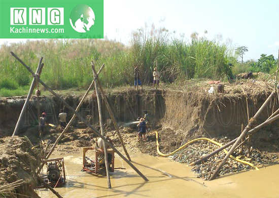 gold-mine-in-Mogaung-river-in-Kachin-state