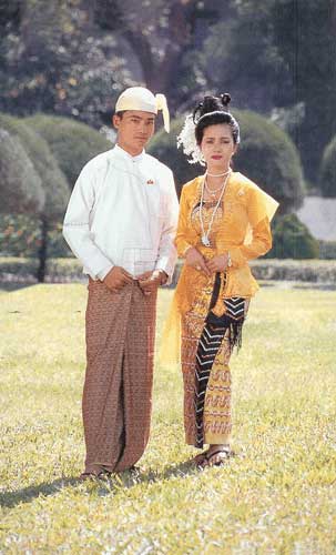 Rakhine-State-Traditional-Dress