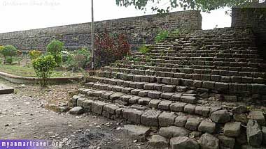 mrauk-u-palace-entrance