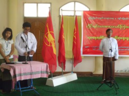 Mon State parliamentarian Dr. Aung Naing Oo in discussion