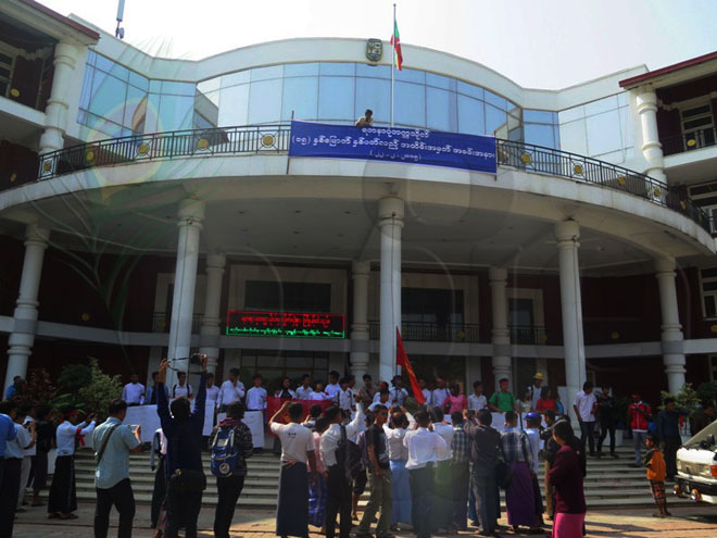 Yadanarbon-University-Student-Strike-08-s